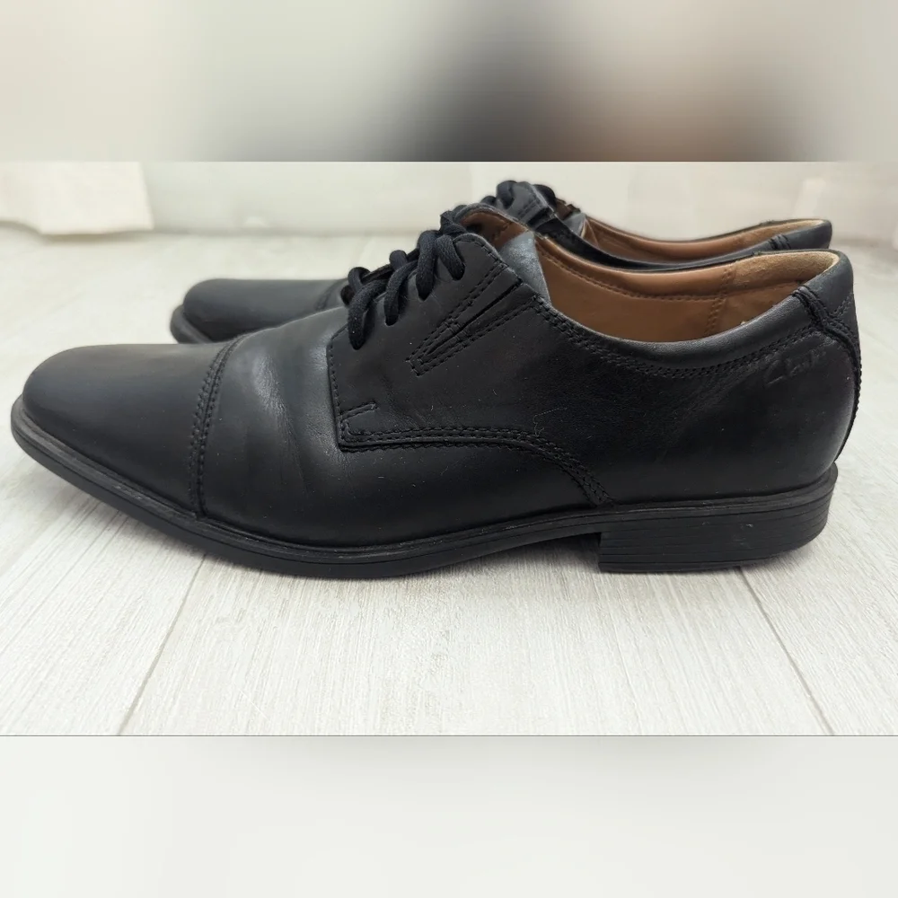 Clarks Man's Collection Cushion  Dress Shoe Size 8